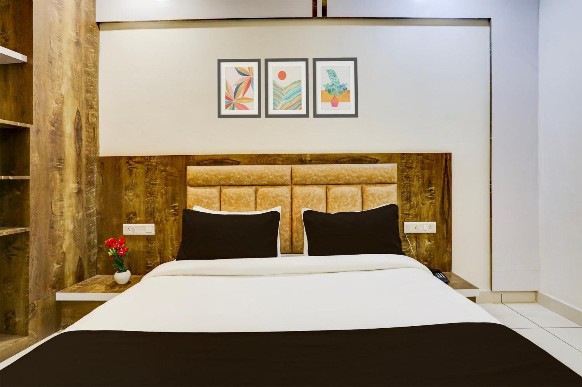 Super Townhouse Model Town Rohtak Formerly Hotel Tathastu Екстер'єр фото