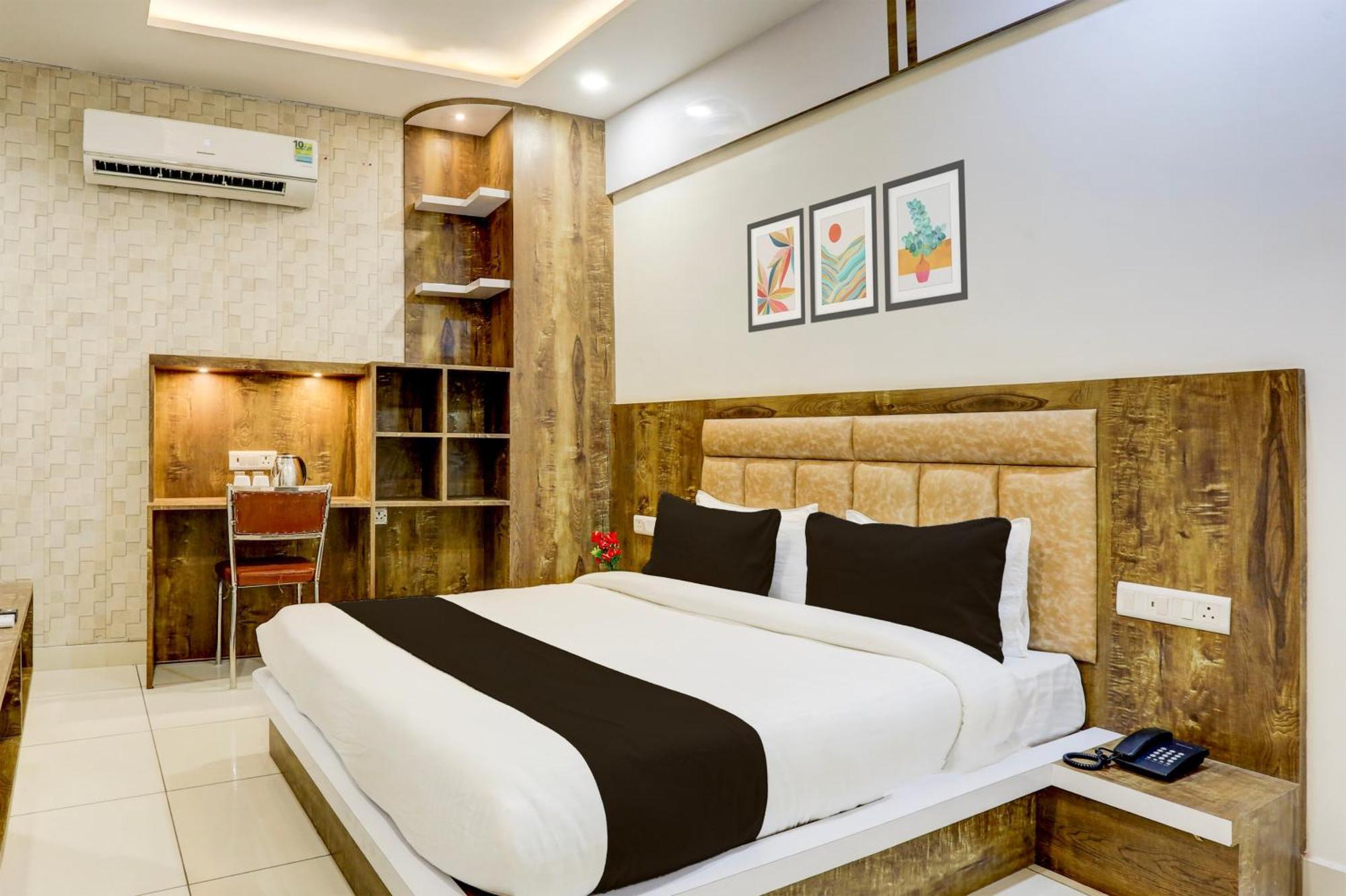 Super Townhouse Model Town Rohtak Formerly Hotel Tathastu Екстер'єр фото